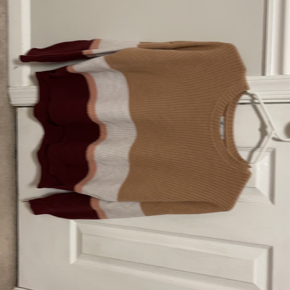 Hollister sweater - Picture 2 of 3